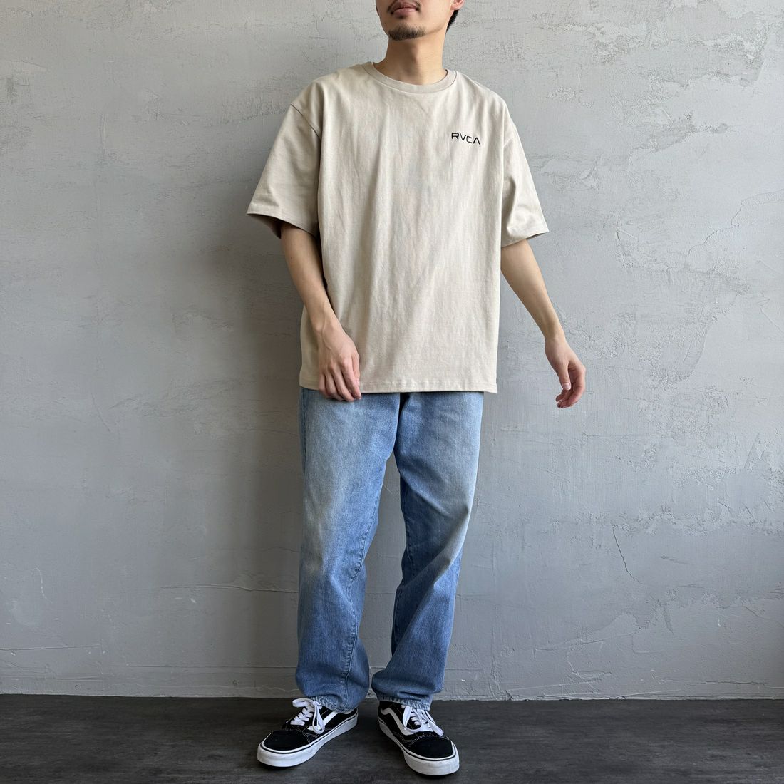 RVCA [ルーカ] PALM ボックスロゴショートスリーブTシャツ [BF041-250] LGK &&モデル身長：168cm 着用サイズ：M&&