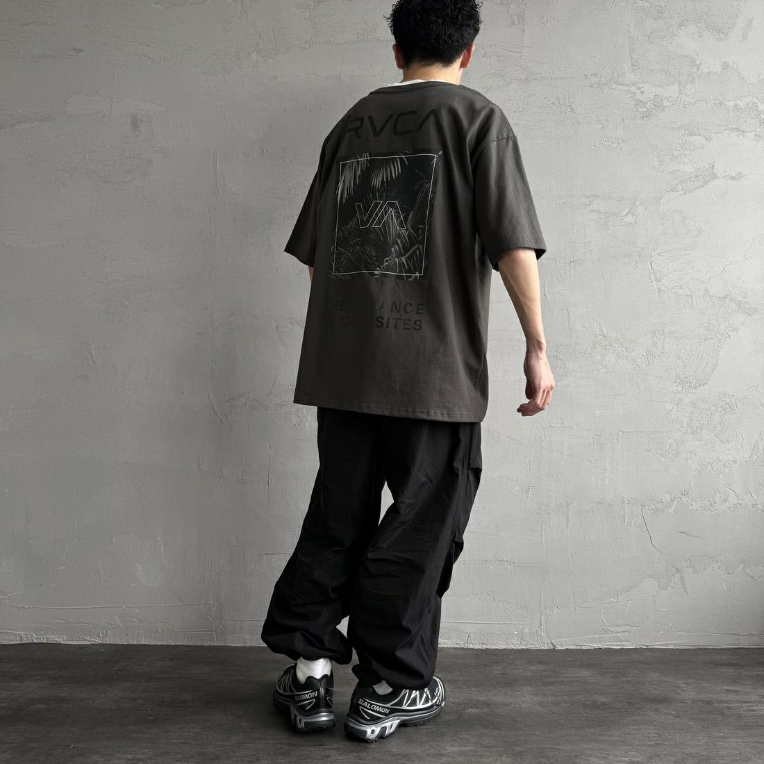 RVCA [ルーカ] PALM ボックスロゴショートスリーブTシャツ [BF041-250] PTK &&モデル身長：168cm 着用サイズ：L&&