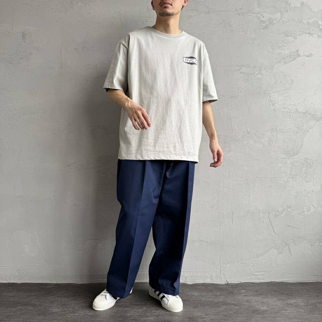 RVCA [ルーカ] ILL HEXロゴショートスリーブTシャツ [BF041-252] MGE &&モデル身長：168cm 着用サイズ：M&&