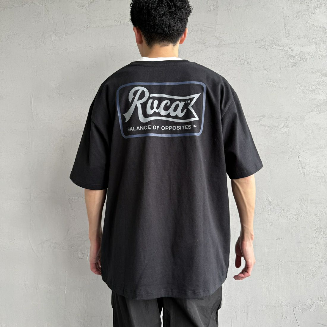 RVCA [ルーカ] PENスクリプトロゴショートスリーブTシャツ [BF041-253] BLK &&モデル身長：168cm 着用サイズ：L&&