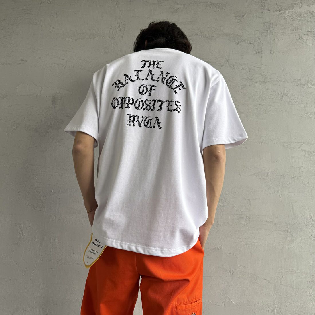RVCA [ルーカ] IRON ショートスリーブTシャツ [BF041-255] WHT &&モデル身長：179cm 着用サイズ：XL&&