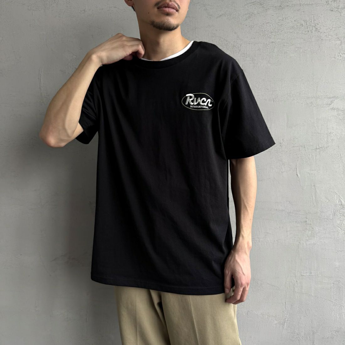 RVCA [ルーカ] RANCHスクリプトロゴショートスリーブTシャツ [BF041-256] BLK &&モデル身長：168cm 着用サイズ：L&&