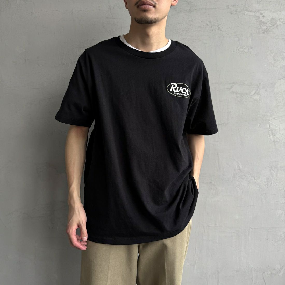 RVCA [ルーカ] RANCHスクリプトロゴショートスリーブTシャツ [BF041-256] BLK &&モデル身長：168cm 着用サイズ：L&&