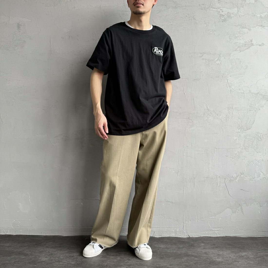 RVCA [ルーカ] RANCHスクリプトロゴショートスリーブTシャツ [BF041-256] BLK &&モデル身長：168cm 着用サイズ：L&&