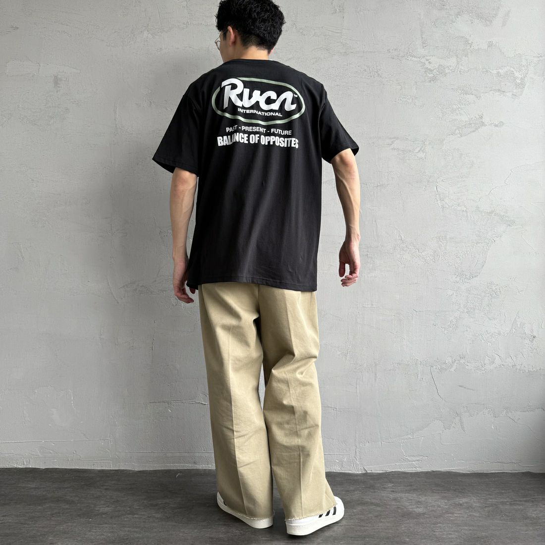 RVCA [ルーカ] RANCHスクリプトロゴショートスリーブTシャツ [BF041-256] BLK &&モデル身長：168cm 着用サイズ：L&&