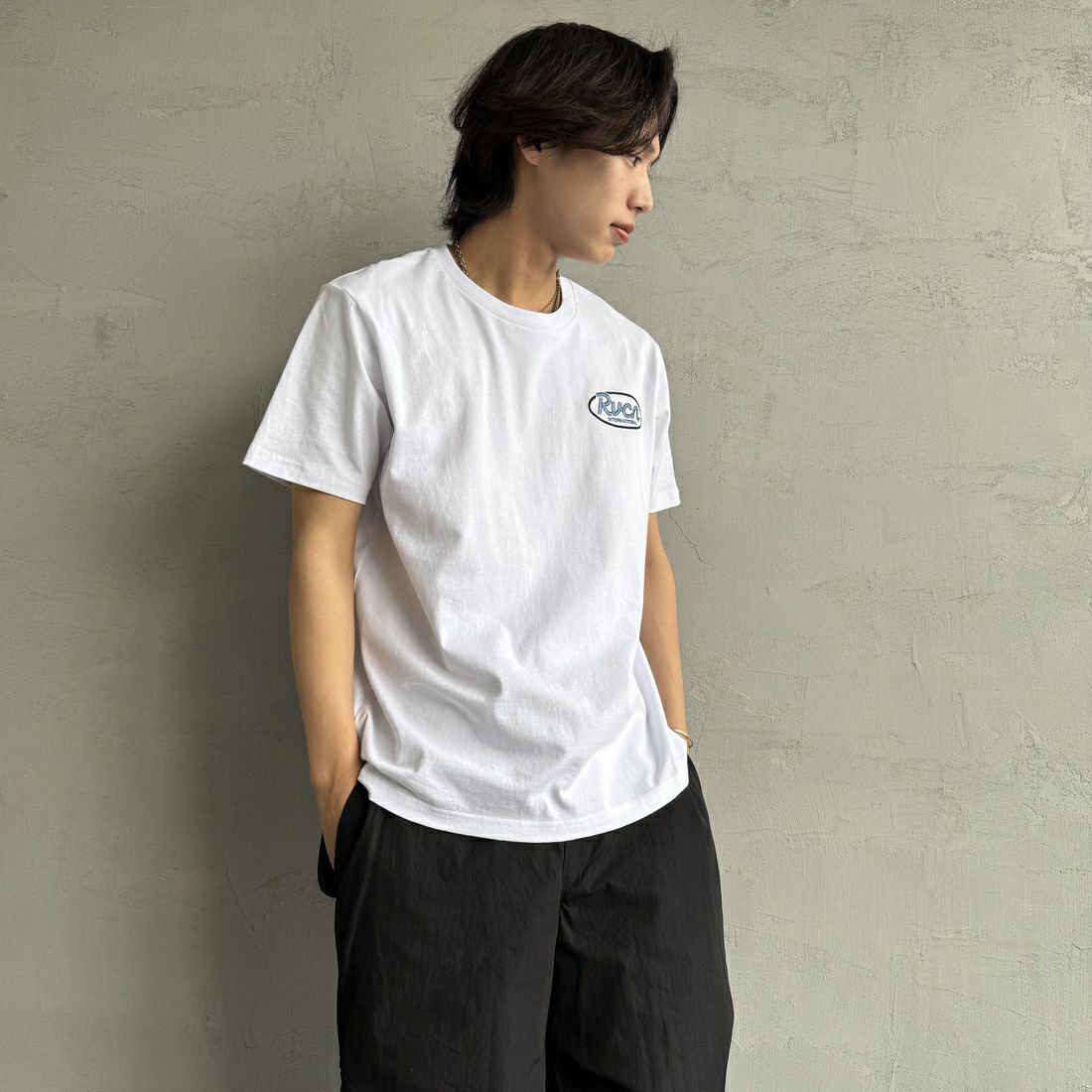 RVCA [ルーカ] RANCHスクリプトロゴショートスリーブTシャツ [BF041-256] WHT &&モデル身長：179cm 着用サイズ：M&&