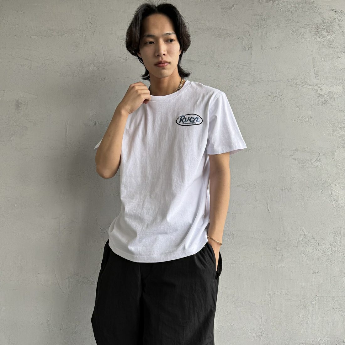 RVCA [ルーカ] RANCHスクリプトロゴショートスリーブTシャツ [BF041-256] WHT &&モデル身長：179cm 着用サイズ：M&&
