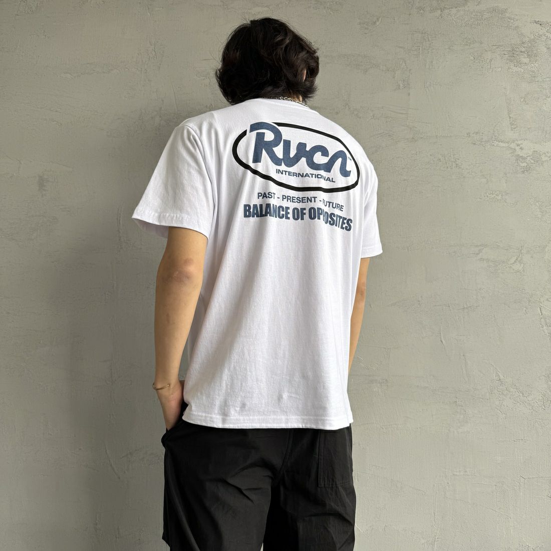 RVCA [ルーカ] RANCHスクリプトロゴショートスリーブTシャツ [BF041-256] WHT &&モデル身長：179cm 着用サイズ：M&&