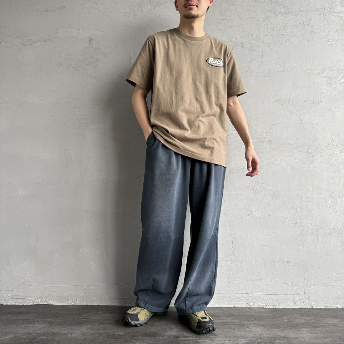 RVCA [ルーカ] RANCHスクリプトロゴショートスリーブTシャツ [BF041-256] GDK &&モデル身長：168cm 着用サイズ：M&&