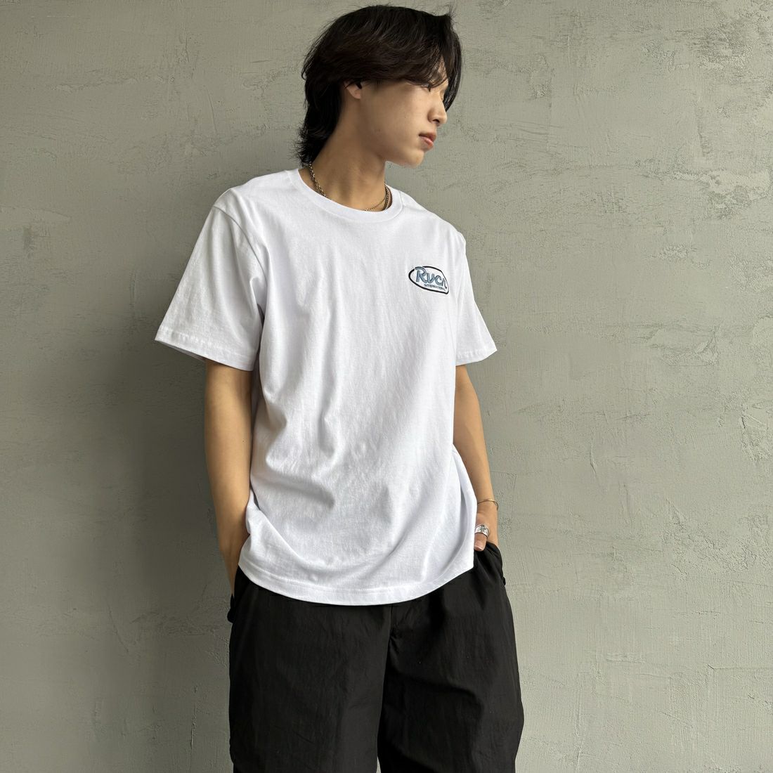RVCA [ルーカ] RANCHスクリプトロゴショートスリーブTシャツ [BF041-256] WHT &&モデル身長：179cm 着用サイズ：L&&