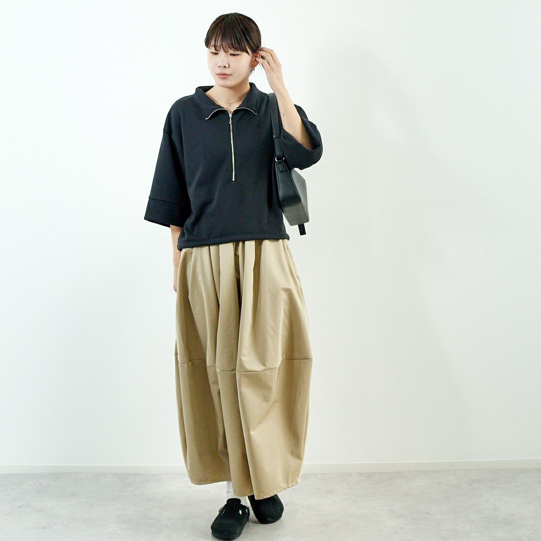 KHA:KI [カーキ] ハーフジップスウェットシャツ [MIL25HCS3429] BLACK &&モデル身長：167cm 着用サイズ：1&&