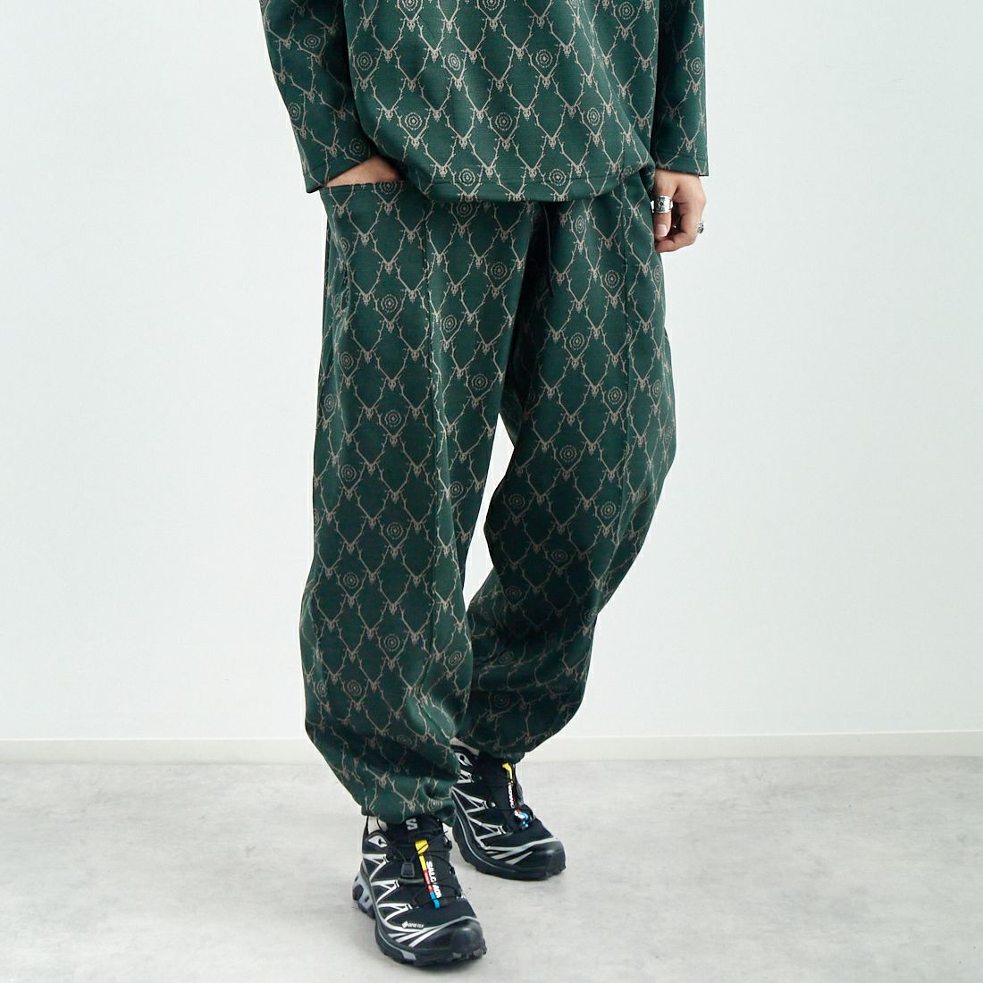 South2West8 [サウスツーウエストエイト] ストリングセンターシームパンツ [QV652] B GREEN &&モデル身長：179cm 着用サイズ：M&&