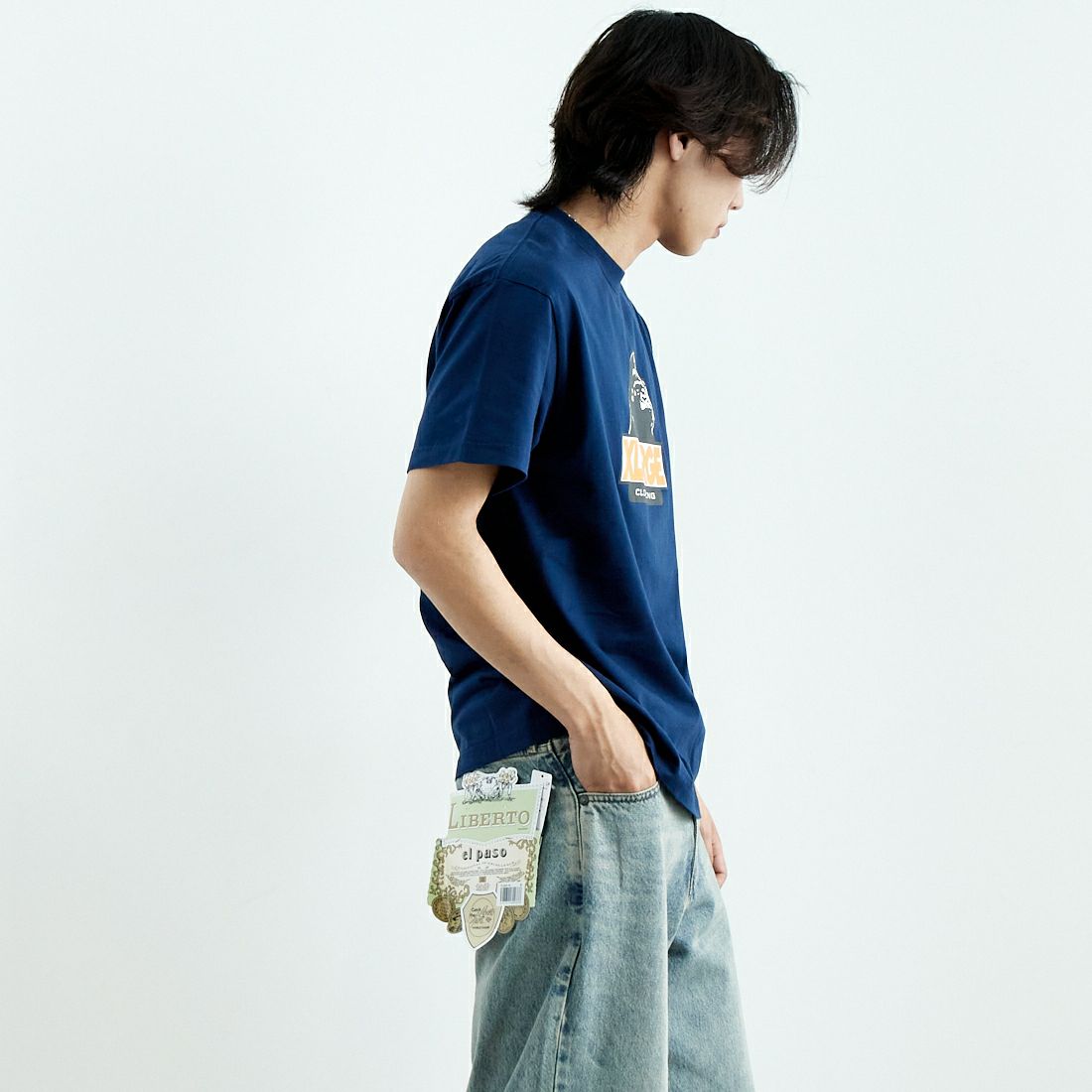 XLARGE [エクストララージ] ショートスリーブTシャツ [101251011009] NAVY &&モデル身長：179cm 着用サイズ：M&&