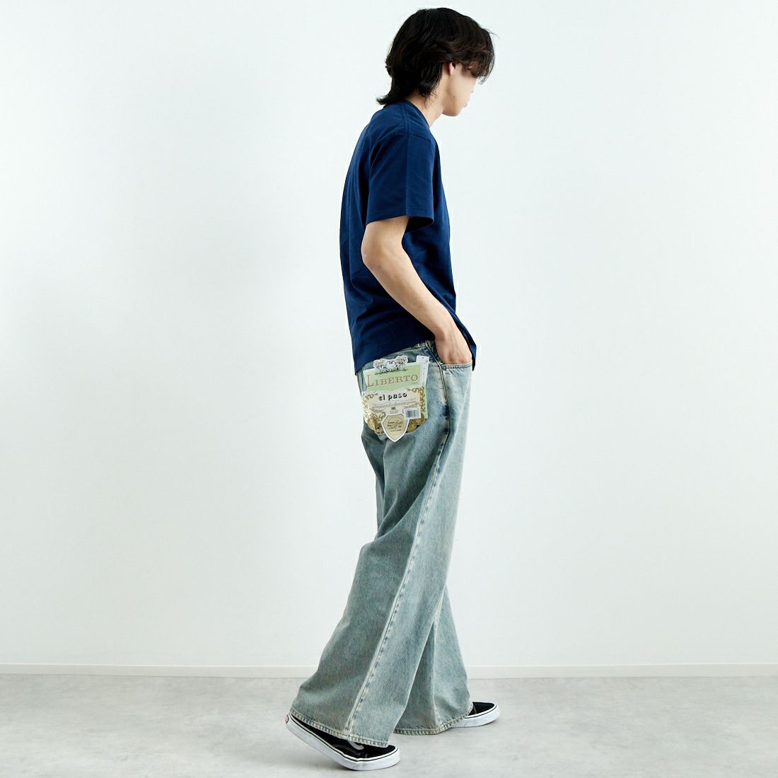 XLARGE [エクストララージ] ショートスリーブTシャツ [101251011009] NAVY &&モデル身長：179cm 着用サイズ：M&&
