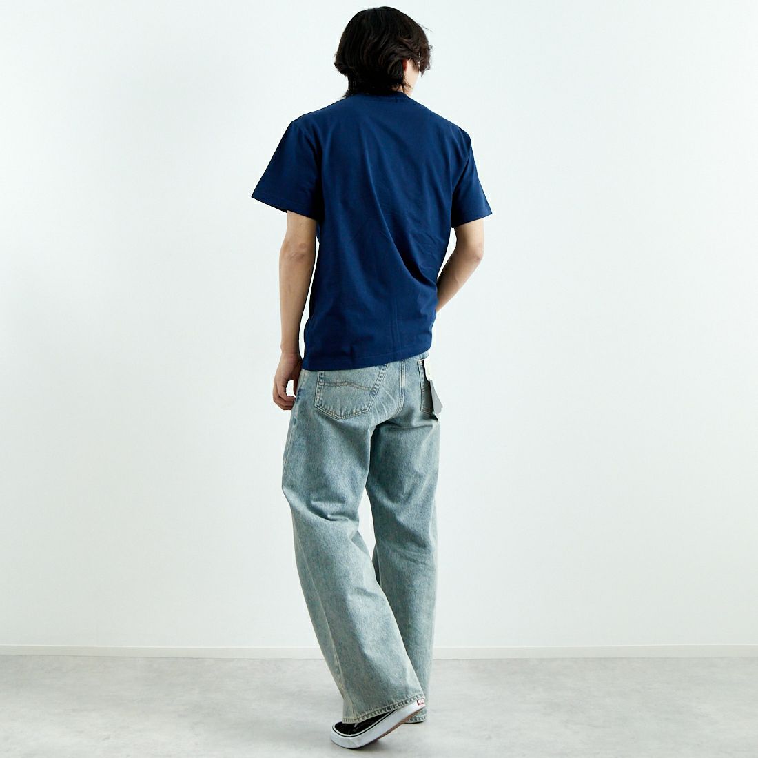 XLARGE [エクストララージ] ショートスリーブTシャツ [101251011009] NAVY &&モデル身長：179cm 着用サイズ：M&&