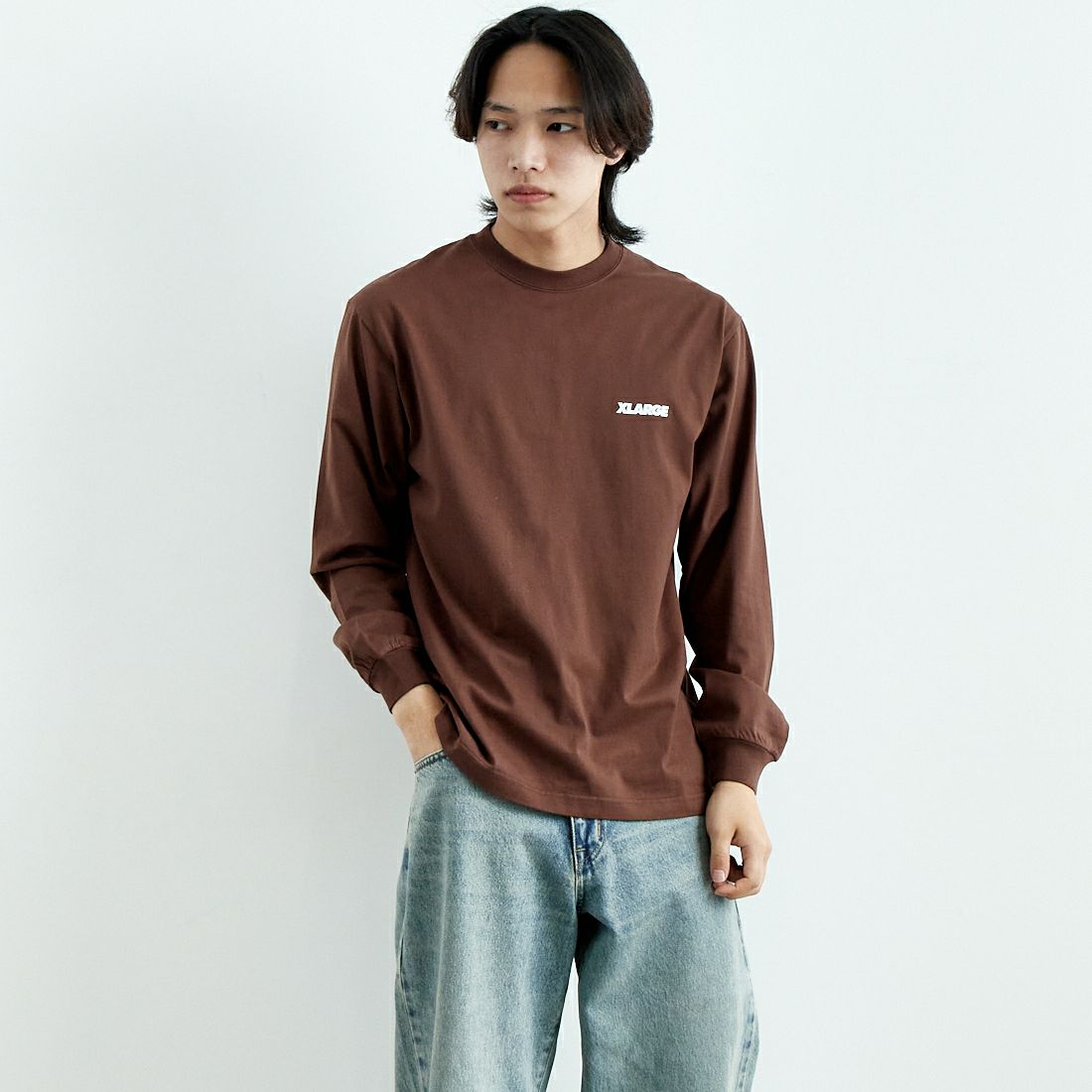 XLARGE [エクストララージ] ロングスリーブTシャツ [101251011006] BROWN &&モデル身長：179cm 着用サイズ：M&&