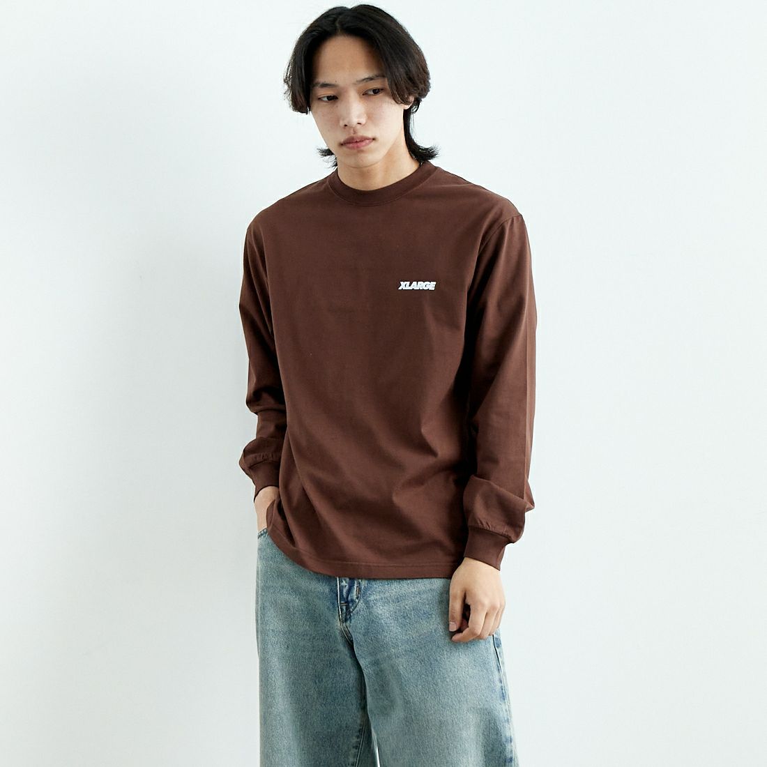 XLARGE [エクストララージ] ロングスリーブTシャツ [101251011006] BROWN &&モデル身長：179cm 着用サイズ：M&&