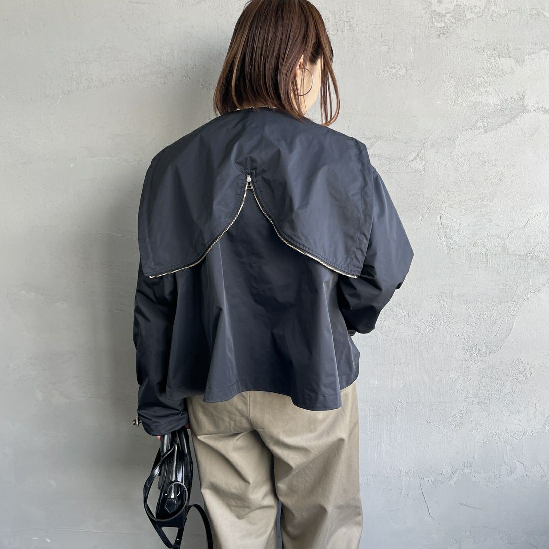 Gymphlex [ジムフレックス] ショートジップジャケット [GY-A0682HCM] BLACK &&モデル身長：160cm 着用サイズ：14&&