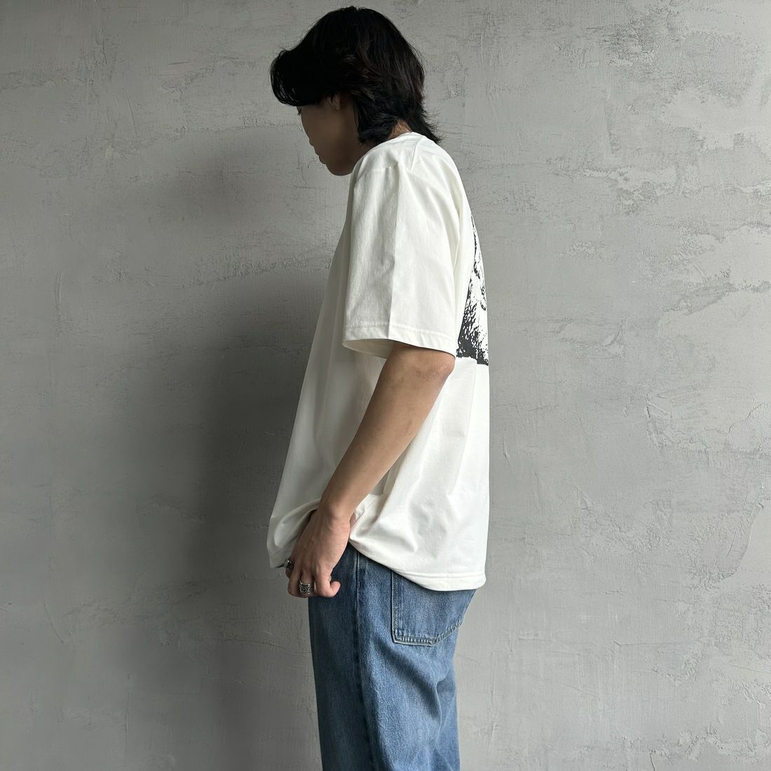 Marmot [マーモット] 別注 ドローコード付き マーモットバックプリントTシャツ [MTSS25MST329IN-JF] WHITE &&モデル身長：179cm 着用サイズ：L&&