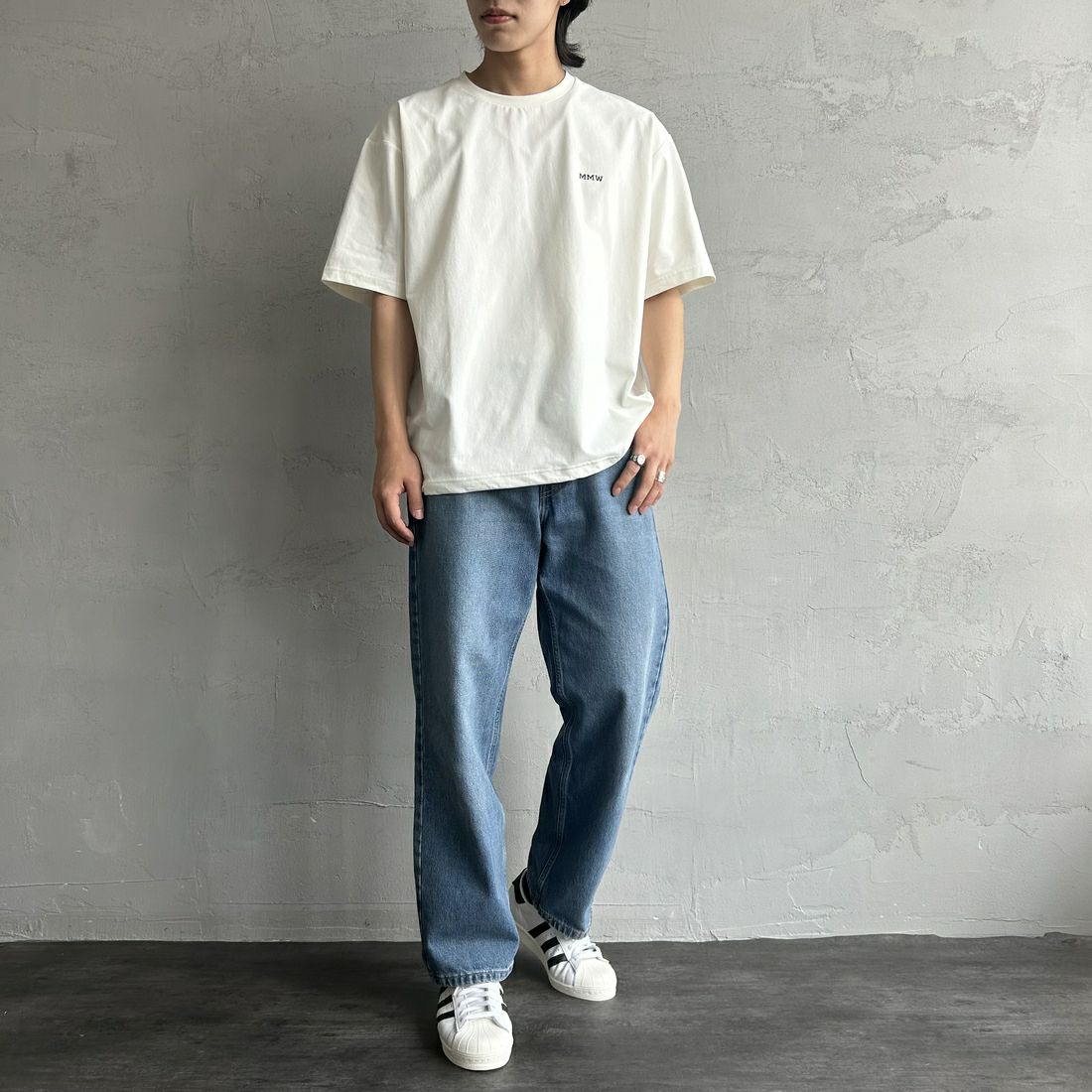 Marmot [マーモット] 別注 ドローコード付き マーモットバックプリントTシャツ [MTSS25MST329IN-JF] WHITE &&モデル身長：179cm 着用サイズ：L&&