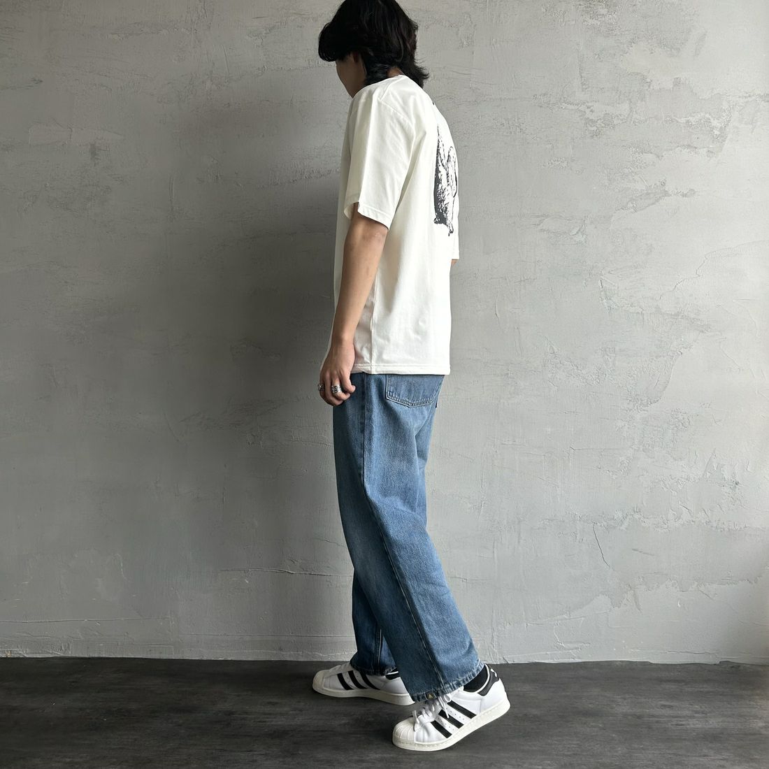 Marmot [マーモット] 別注 ドローコード付き マーモットバックプリントTシャツ [MTSS25MST329IN-JF] WHITE &&モデル身長：179cm 着用サイズ：L&&