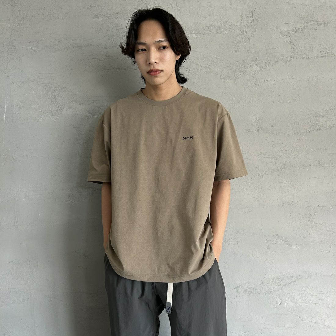 Marmot [マーモット] 別注 ドローコード付き マーモットバックプリントTシャツ [MTSS25MST329IN-JF] COCOA &&モデル身長：179cm 着用サイズ：L&&