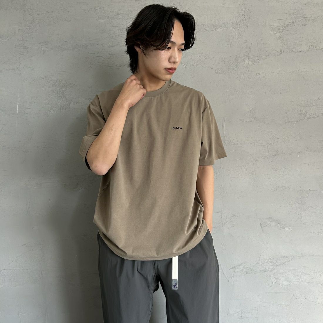 Marmot [マーモット] 別注 ドローコード付き マーモットバックプリントTシャツ [MTSS25MST329IN-JF] COCOA &&モデル身長：179cm 着用サイズ：L&&