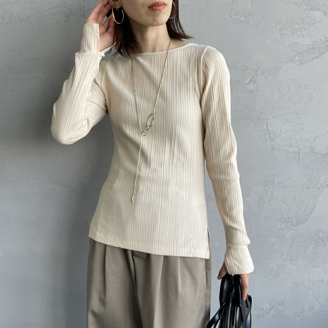 Noir Fabrik [ヌワールファブリック] ボートネック ロングスリーブTシャツ [JFS-C091] LT.BEIGE &&モデル身長：158cm 着用サイズ：0&&