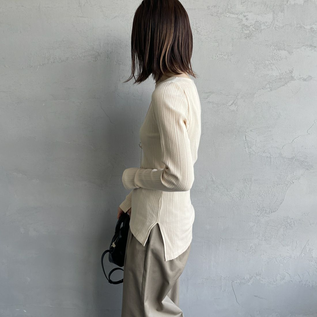 Noir Fabrik [ヌワールファブリック] ボートネック ロングスリーブTシャツ [JFS-C091] LT.BEIGE &&モデル身長：158cm 着用サイズ：0&&