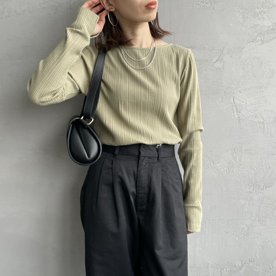 Noir Fabrik [ヌワールファブリック] ボートネック ロングスリーブTシャツ [JFS-C091] OLIVE &&モデル身長：158cm 着用サイズ：1&&