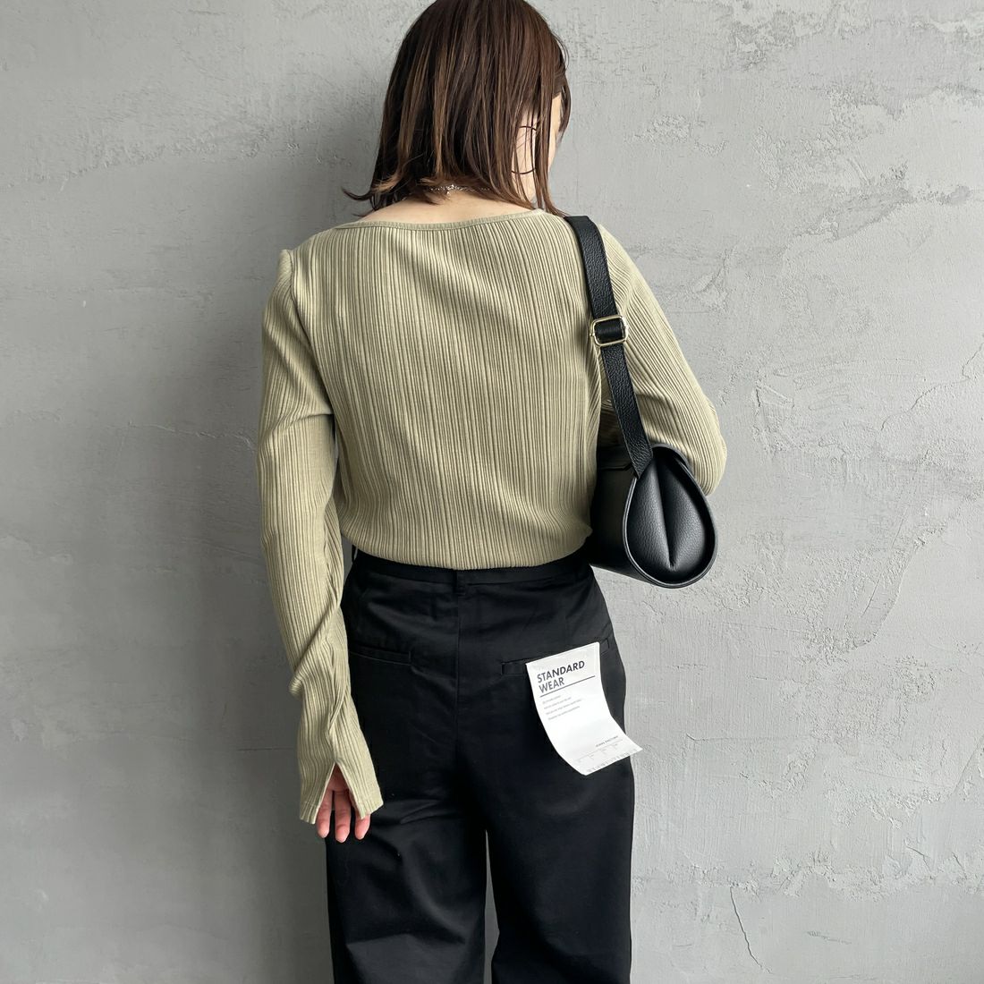 Noir Fabrik [ヌワールファブリック] ボートネック ロングスリーブTシャツ [JFS-C091] OLIVE &&モデル身長：158cm 着用サイズ：1&&