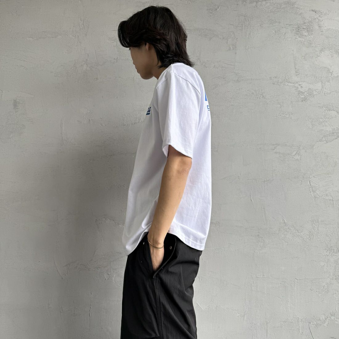 RVCA [ルーカ] スクリプトシールド ショートスリーブTシャツ [BF041-254] WHT &&モデル身長：179cm 着用サイズ：M&&