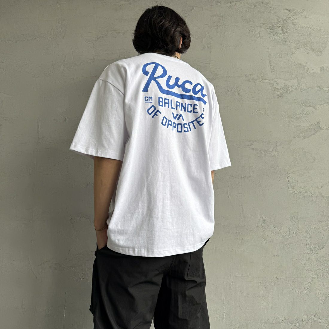 RVCA [ルーカ] スクリプトシールド ショートスリーブTシャツ [BF041-254] WHT RVCA [ルーカ] スクリプトシールド ショートスリーブTシャツ [BF041-254] WHT &&モデル身長：179cm 着用サイズ：L&&