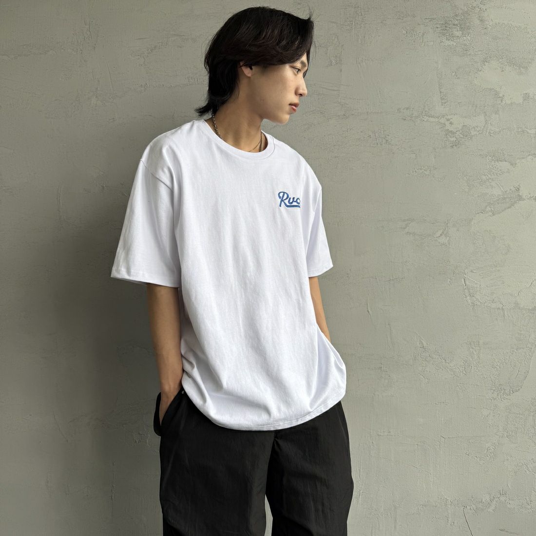 RVCA [ルーカ] スクリプトシールド ショートスリーブTシャツ [BF041-254] WHT RVCA [ルーカ] スクリプトシールド ショートスリーブTシャツ [BF041-254] WHT &&モデル身長：179cm 着用サイズ：L&&