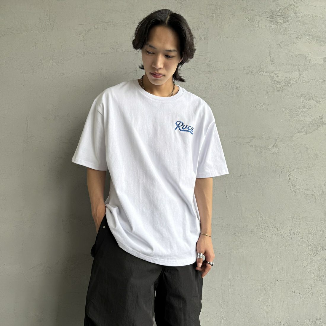 RVCA [ルーカ] スクリプトシールド ショートスリーブTシャツ [BF041-254] WHT RVCA [ルーカ] スクリプトシールド ショートスリーブTシャツ [BF041-254] WHT &&モデル身長：179cm 着用サイズ：L&&
