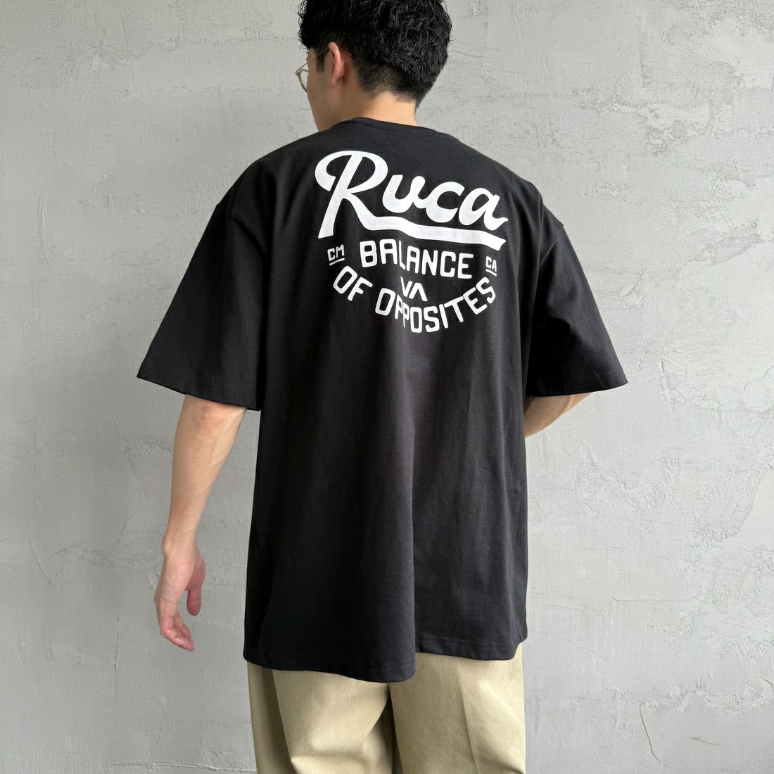RVCA [ルーカ] スクリプトシールド ショートスリーブTシャツ [BF041-254] WHT RVCA [ルーカ] スクリプトシールド ショートスリーブTシャツ [BF041-254]  BLK &&モデル身長：168cm 着用サイズ：L&&