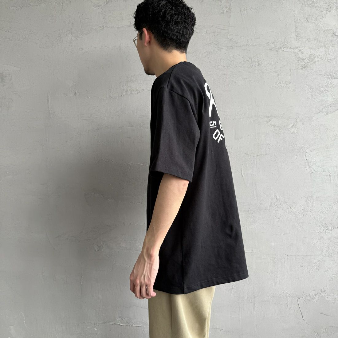 RVCA [ルーカ] スクリプトシールド ショートスリーブTシャツ [BF041-254] WHT RVCA [ルーカ] スクリプトシールド ショートスリーブTシャツ [BF041-254]  BLK &&モデル身長：168cm 着用サイズ：L&&
