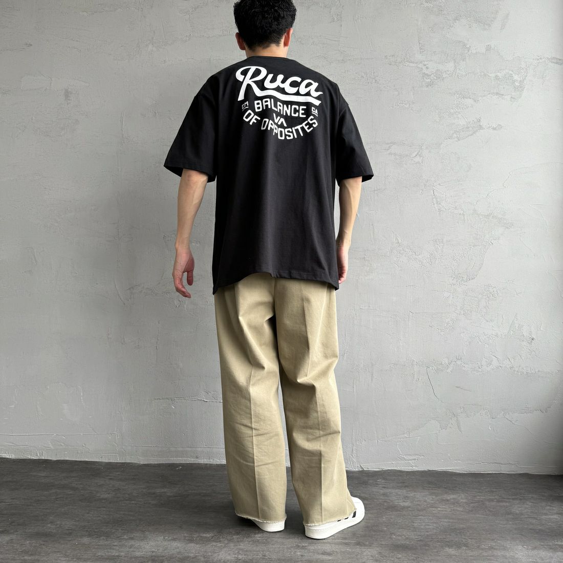 RVCA [ルーカ] スクリプトシールド ショートスリーブTシャツ [BF041-254] WHT RVCA [ルーカ] スクリプトシールド ショートスリーブTシャツ [BF041-254]  BLK &&モデル身長：168cm 着用サイズ：L&&