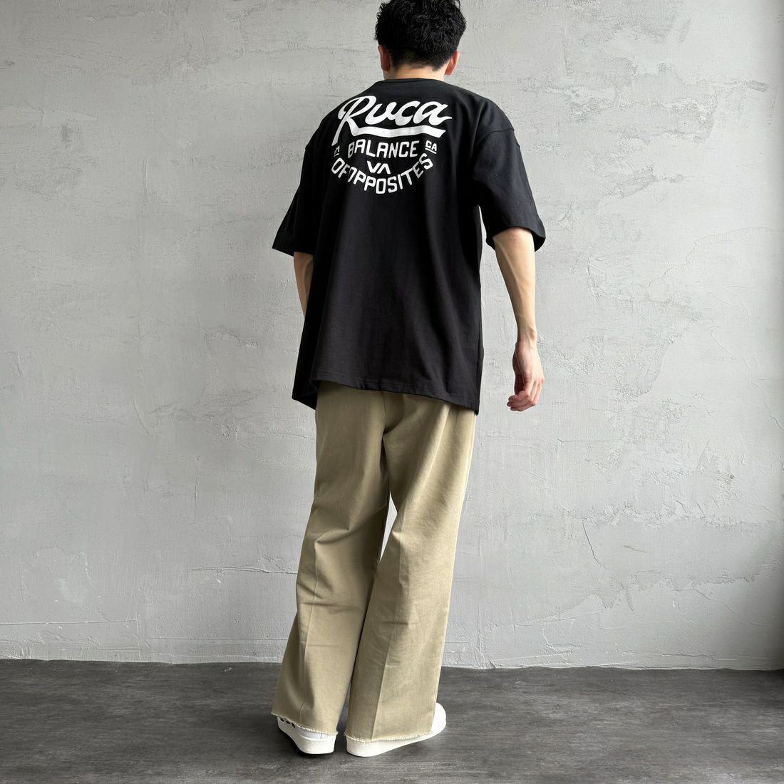 RVCA [ルーカ] スクリプトシールド ショートスリーブTシャツ [BF041-254] WHT RVCA [ルーカ] スクリプトシールド ショートスリーブTシャツ [BF041-254]  BLK &&モデル身長：168cm 着用サイズ：L&&