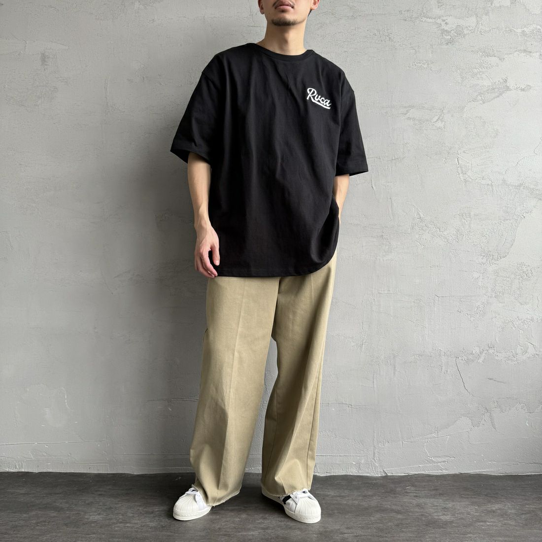 RVCA [ルーカ] スクリプトシールド ショートスリーブTシャツ [BF041-254] WHT RVCA [ルーカ] スクリプトシールド ショートスリーブTシャツ [BF041-254]  BLK &&モデル身長：168cm 着用サイズ：L&&