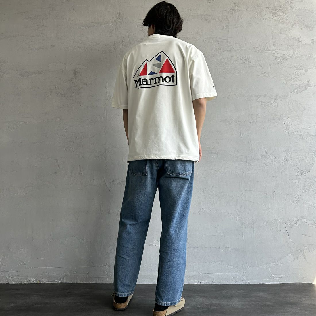 Marmot [マーモット] 別注 ドローコード付き バックプリントポケットTシャツ [MTSS25MST331IN-JF] WHITE &&モデル身長：179cm 着用サイズ：L&&