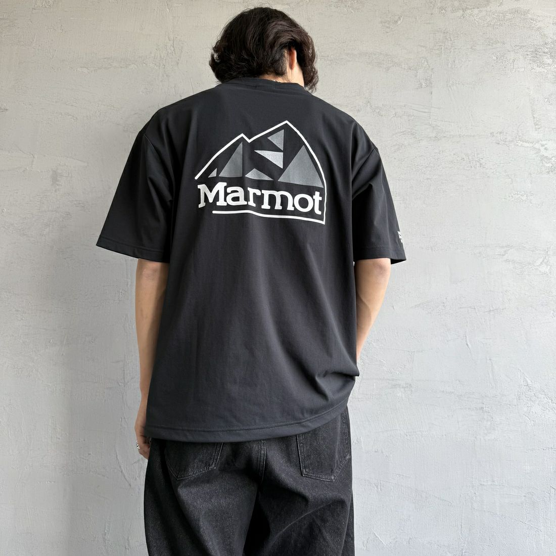 Marmot [マーモット] 別注 ドローコード付き バックプリントポケットTシャツ [MTSS25MST331IN-JF] BLACK &&モデル身長：179cm 着用サイズ：L&&