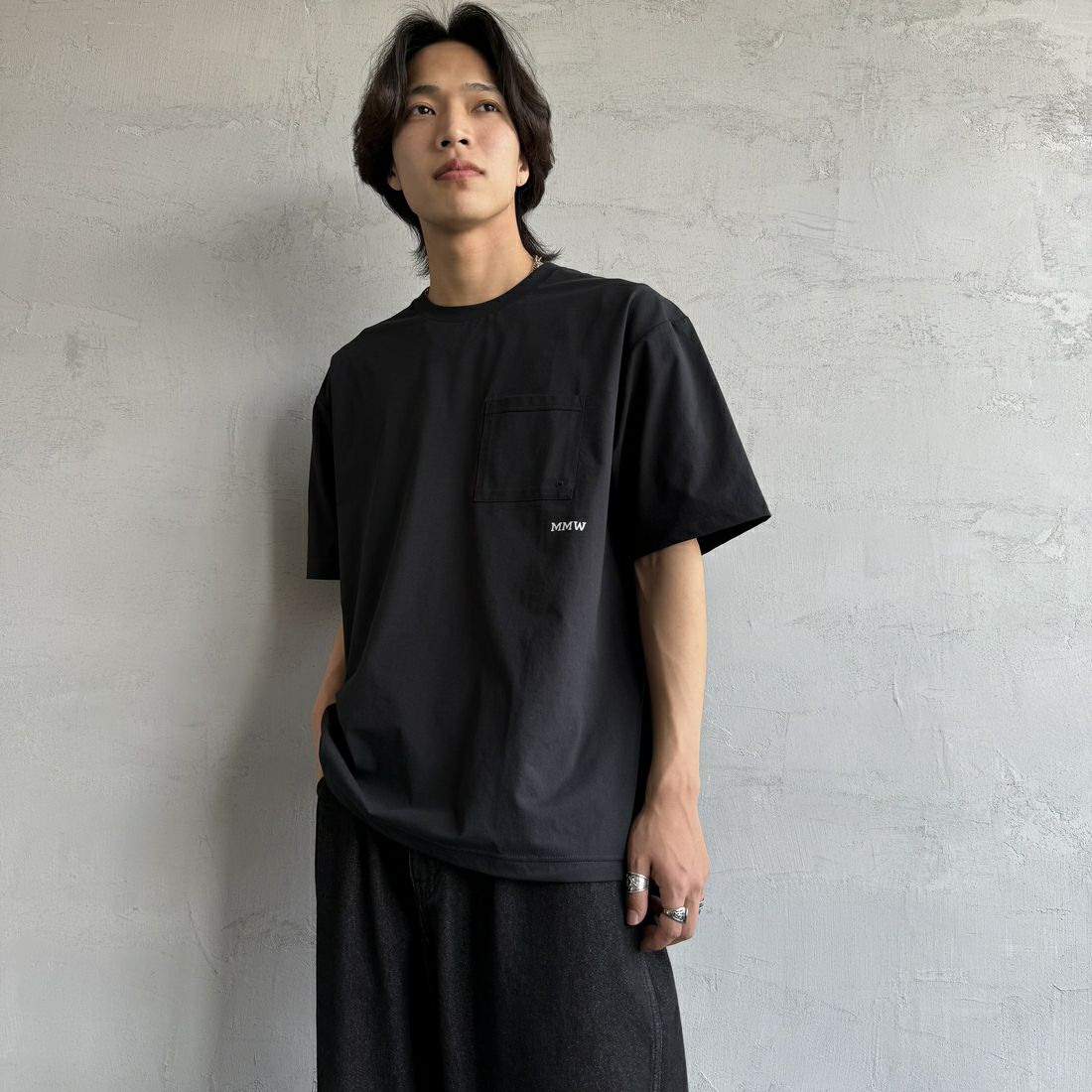 Marmot [マーモット] 別注 ドローコード付き バックプリントポケットTシャツ [MTSS25MST331IN-JF] BLACK &&モデル身長：179cm 着用サイズ：L&&