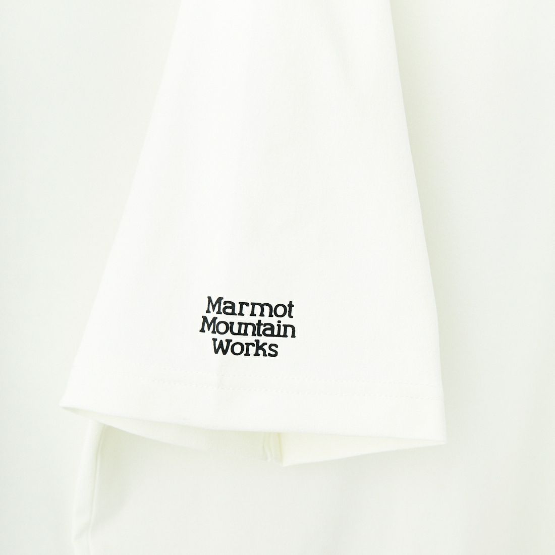 Marmot [マーモット] 別注 ドローコード付き バックプリントポケットTシャツ [MTSS25MST331IN-JF] WHITE