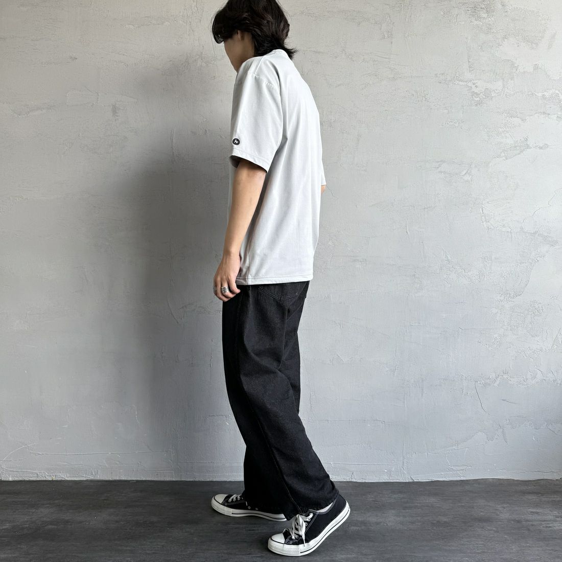 Marmot [マーモット] 別注 ドローコード付き ワンポイントロゴポケットTシャツ [MTSS25MST332IN-JF] GRAY &&モデル身長：179cm 着用サイズ：L&&