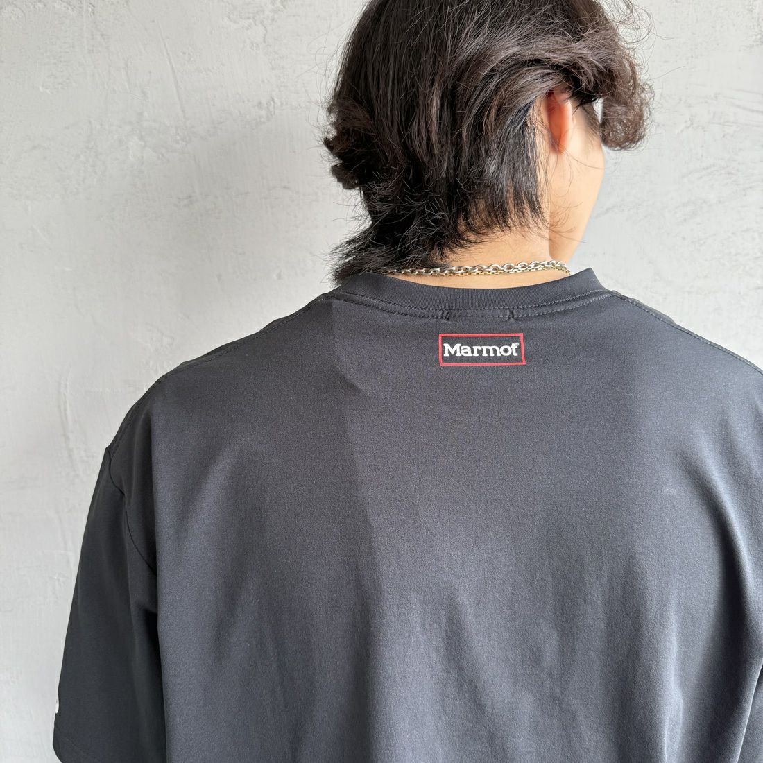 Marmot [マーモット] 別注 ドローコード付き ワンポイントロゴポケットTシャツ [MTSS25MST332IN-JF] BLACK