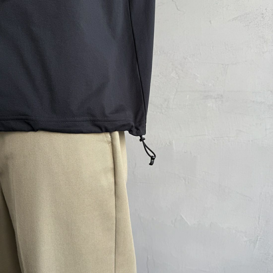 Marmot [マーモット] 別注 ドローコード付き ワンポイントロゴポケットTシャツ [MTSS25MST332IN-JF] BLACK