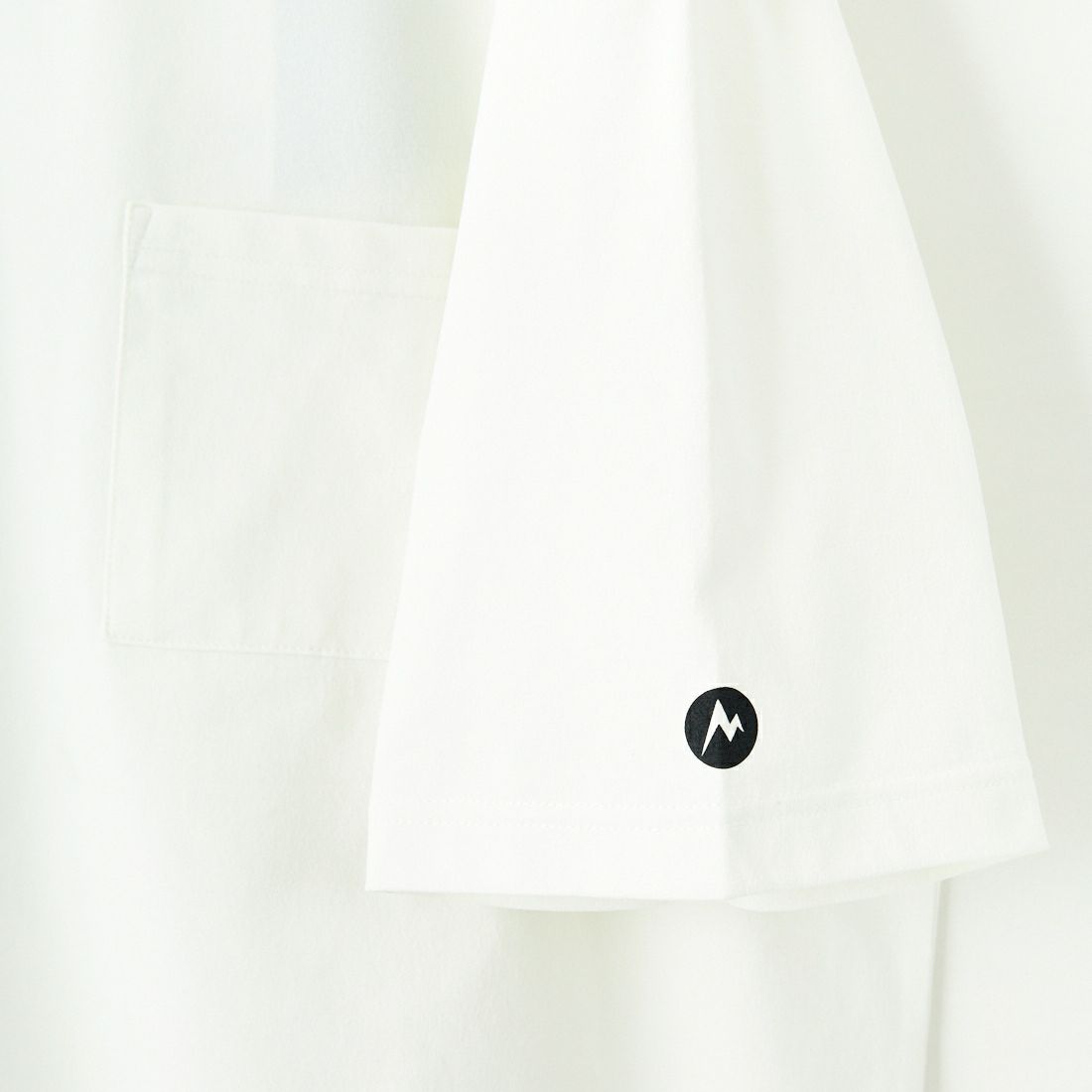 Marmot [マーモット] 別注 ドローコード付き ワンポイントロゴポケットTシャツ [MTSS25MST332IN-JF] WHITE