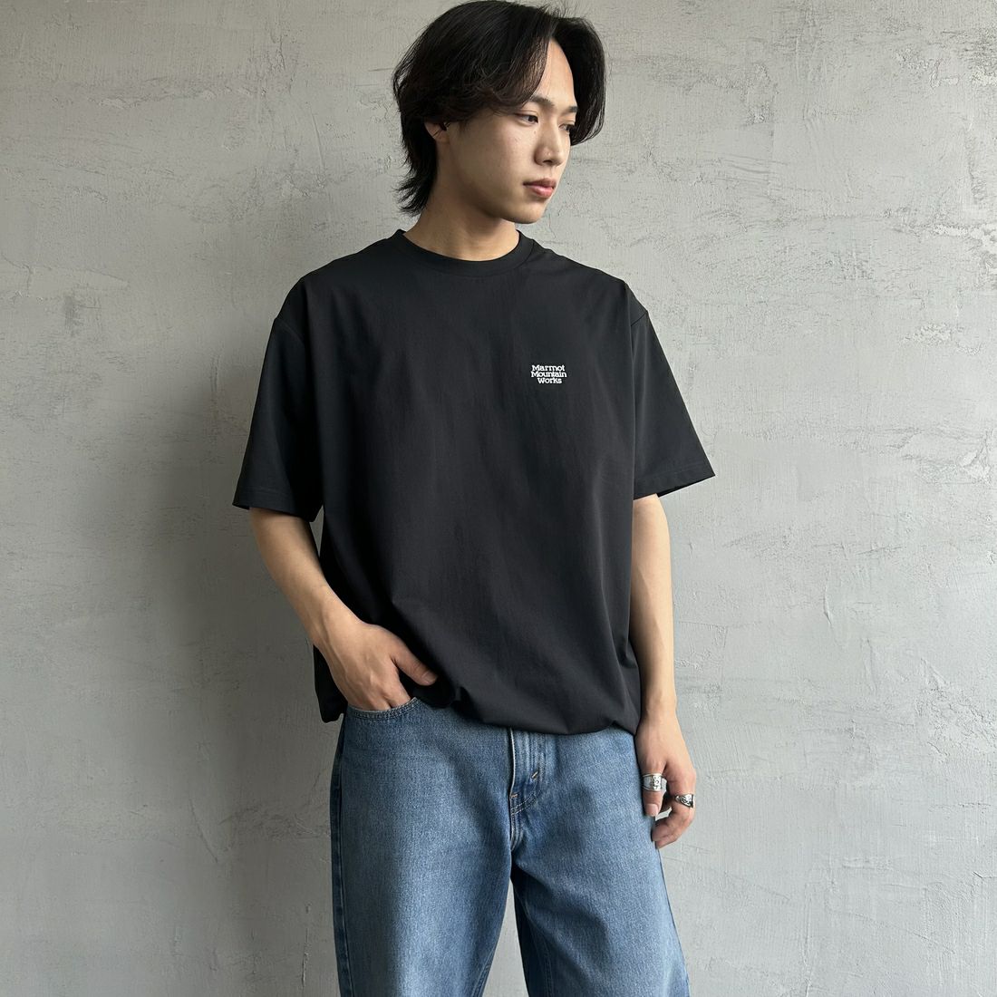 Marmot [マーモット] 別注 ドローコード付き ヒストリーバックプリントTシャツ [MTSS25MST330IN-JF] BLACK &&モデル身長：179cm 着用サイズ：L&&