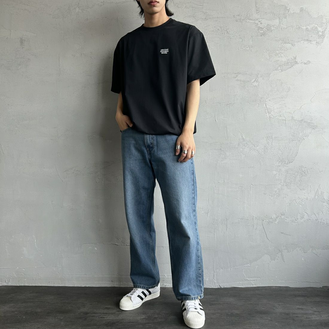 Marmot [マーモット] 別注 ドローコード付き ヒストリーバックプリントTシャツ [MTSS25MST330IN-JF] BLACK &&モデル身長：179cm 着用サイズ：L&&